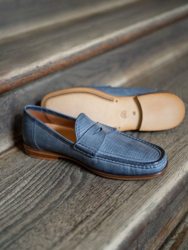 Mocassins de danse swing en cuir bleu pour Balboa et Lindy Hop avec détails en texture tissée.